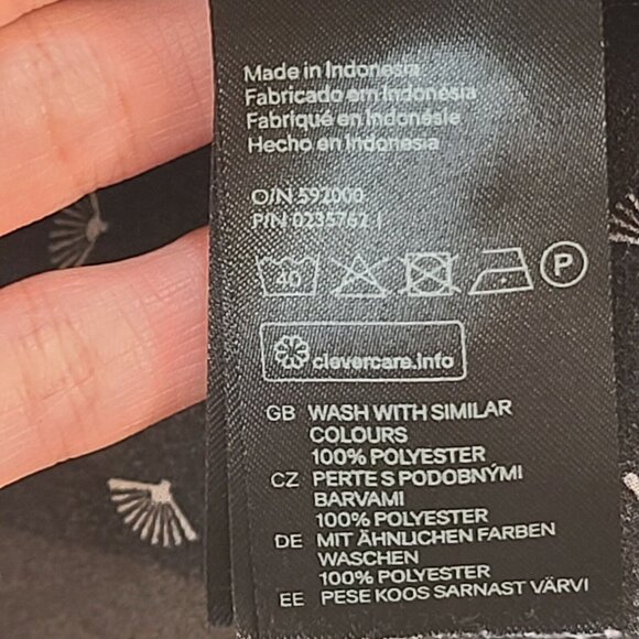 H&M Blouse Size 2 Womens Black Fan Print Chiffon Hidden Button Front Casual Work - Picture 12 of 12